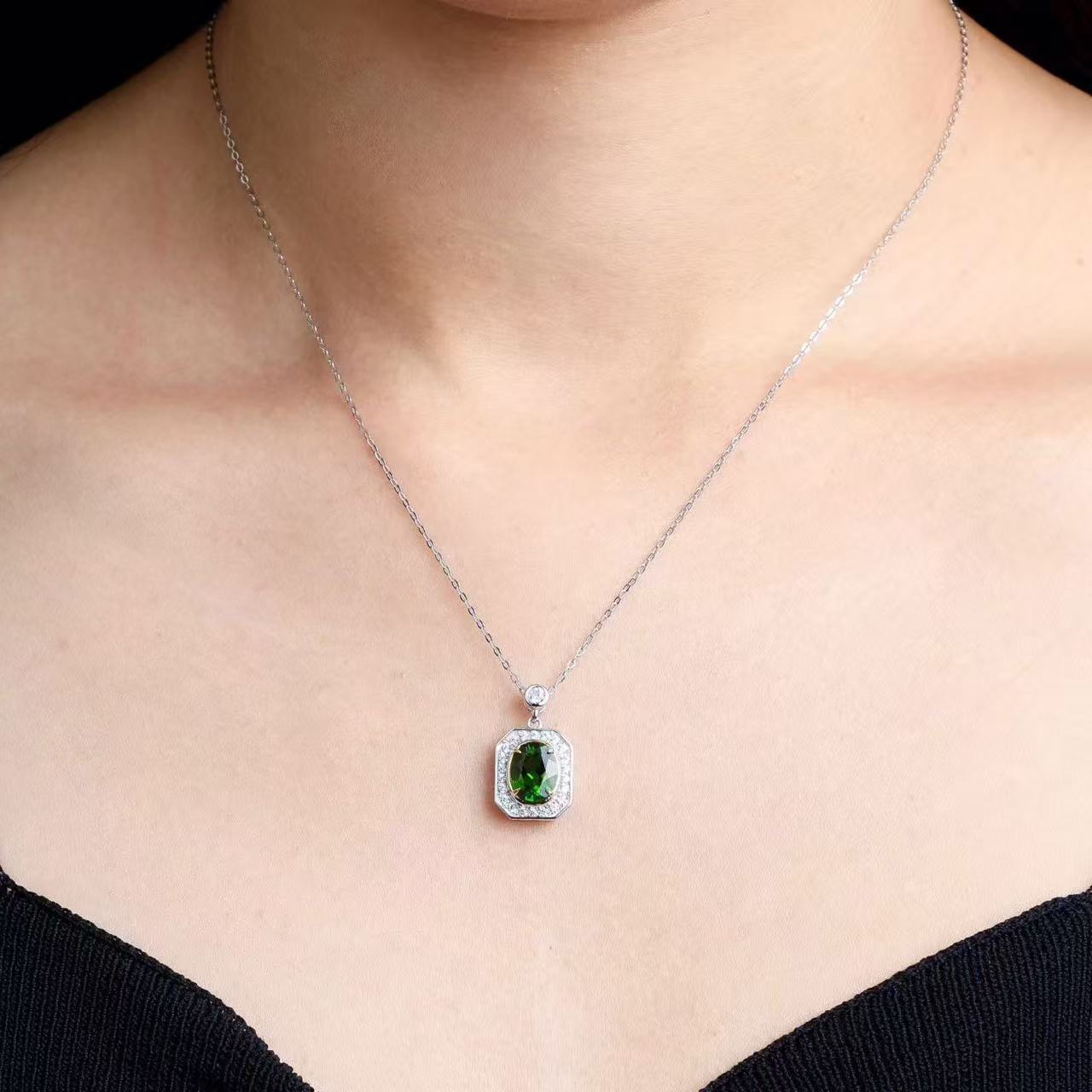 Natural Chrome Diopside Halo Pendant Necklace in S925 Sterling Silver – 2.4ct Green Gemstone Pendant