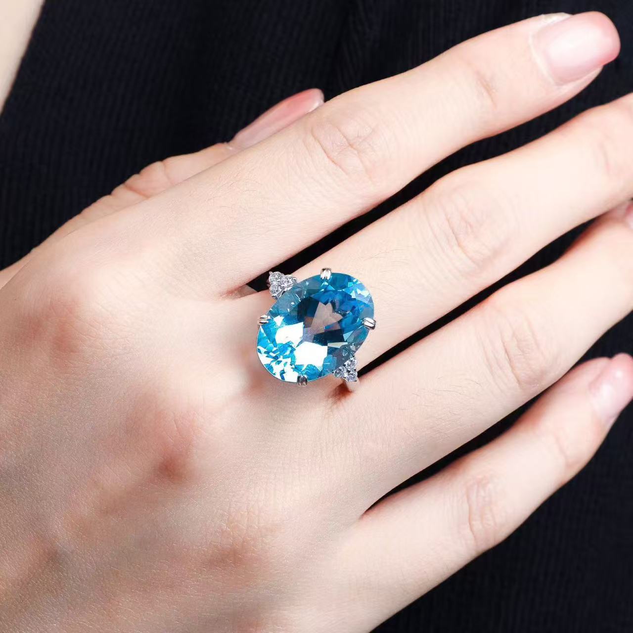 Natural Swiss Blue Topaz Oval Ring in S925 Sterling Silver – 15ct Blue Gemstone Statement Ring