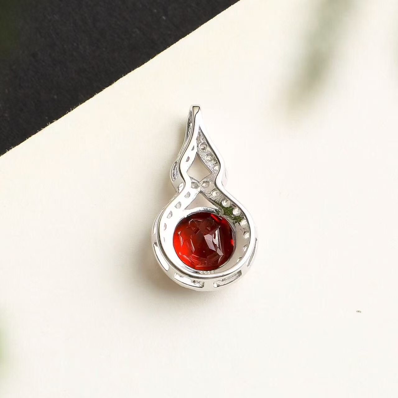 Natural Mozambique Garnet Pear Pendant Necklace in S925 Sterling Silver – 2.3ct Red Gemstone Pendant