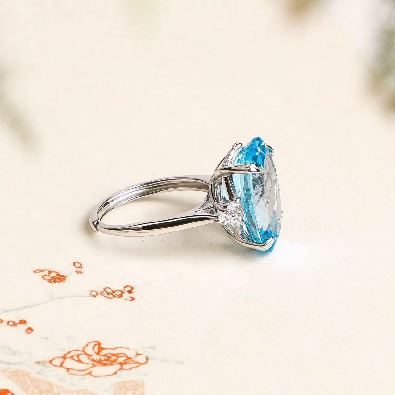 Natural Swiss Blue Topaz Oval Ring in S925 Sterling Silver – 15ct Blue Gemstone Statement Ring