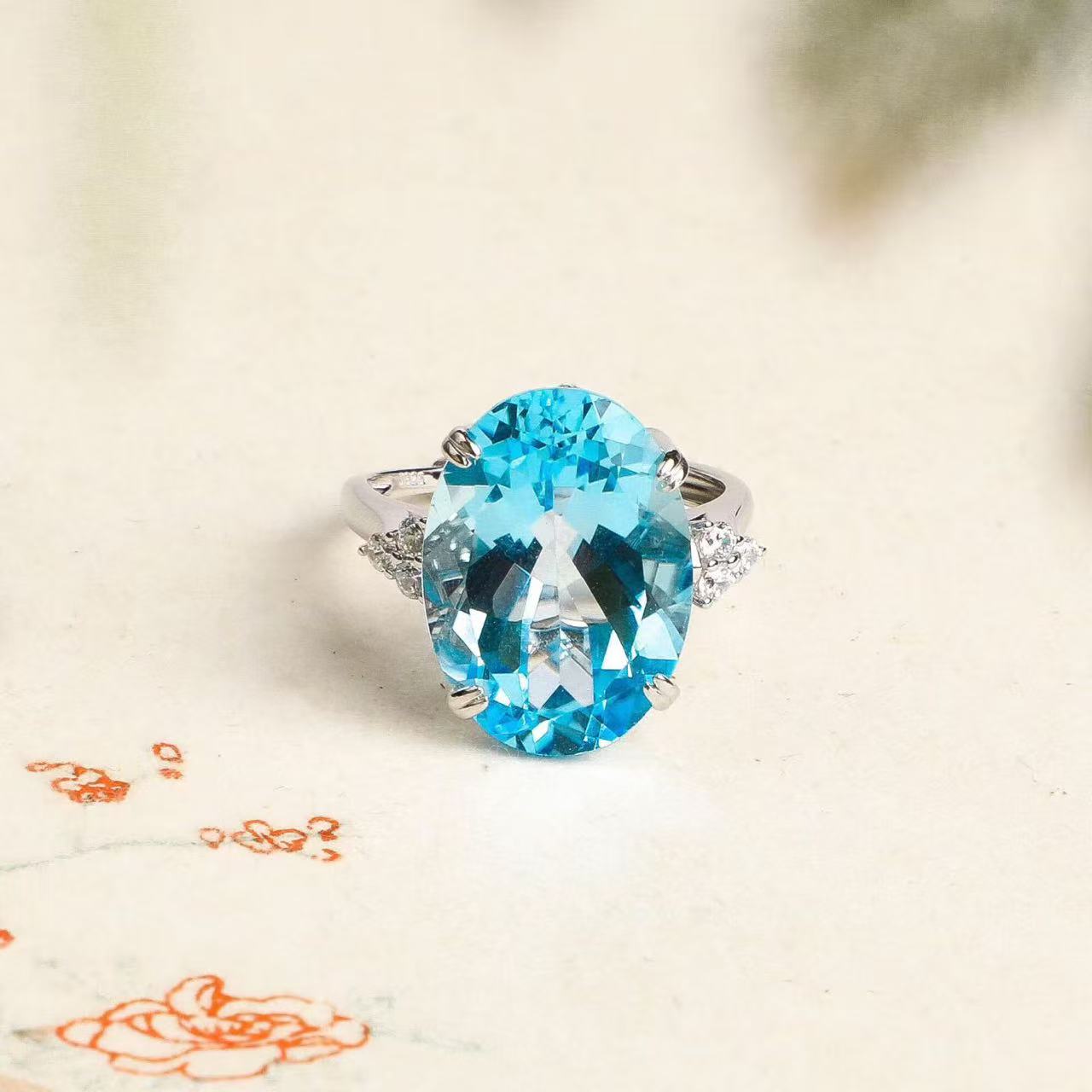 Natural Swiss Blue Topaz Oval Ring in S925 Sterling Silver – 15ct Blue Gemstone Statement Ring