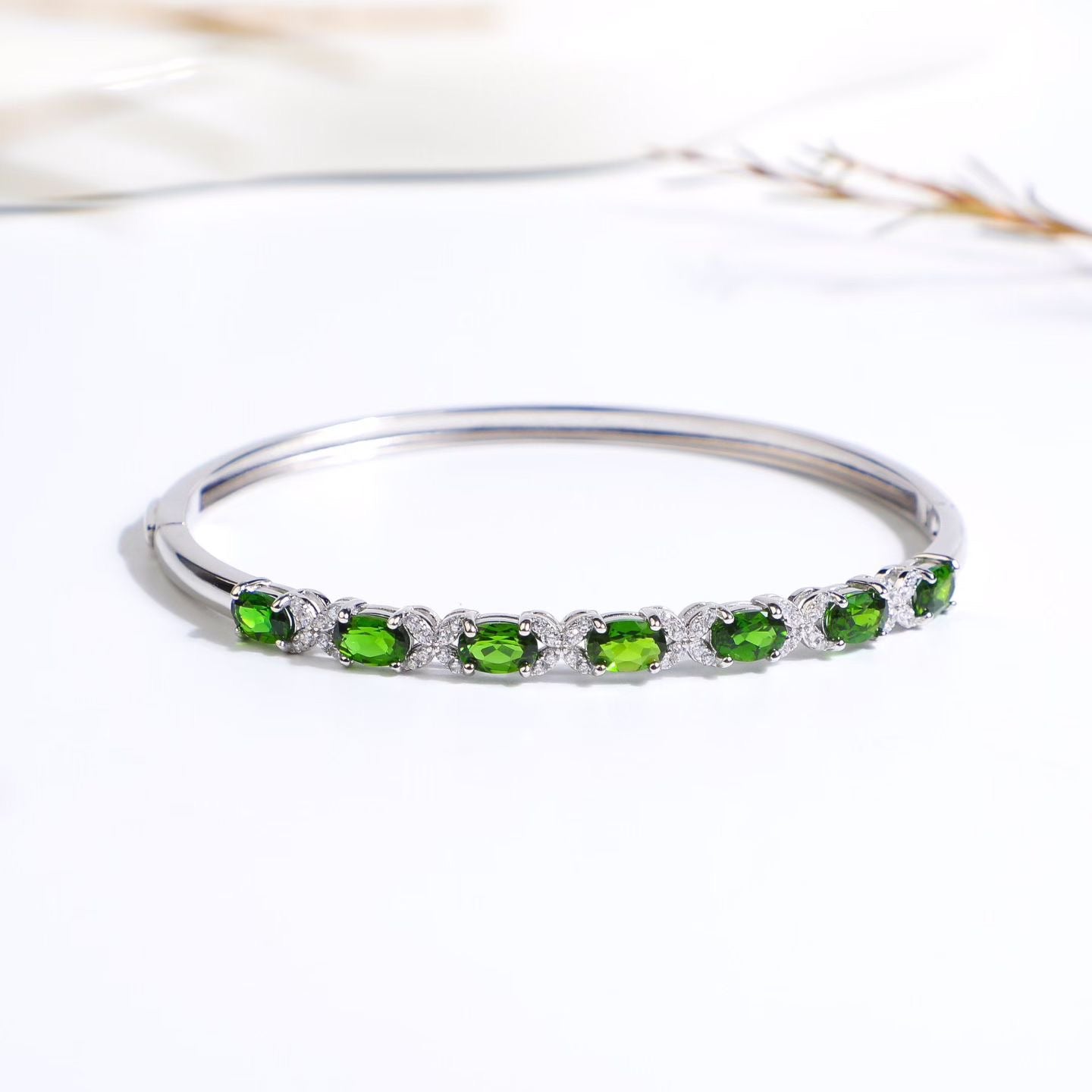 Natural chrome diopside bangle bracelet in 925 sterling silver – front view